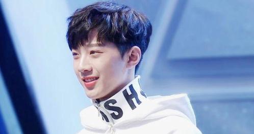 娛樂吃瓜君賴冠霖,娛樂吃瓜界的“瓜王”崛起之路