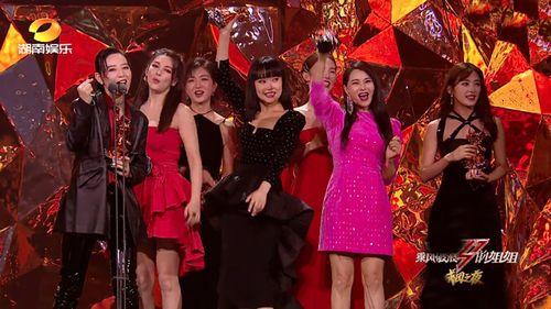 娛樂圈夫妻吃瓜視頻播放,吃瓜視頻播放量飆升，揭秘明星夫妻甜蜜日常