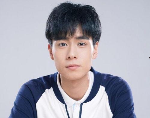 吃瓜娛樂圈李現(xiàn)和胡一天,娛樂圈的瓜田新秀