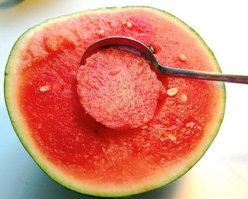 娛樂吃瓜君石磨,娛樂吃瓜君的美食探索之旅